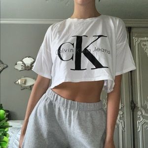 Calvin Klein Graphic Logo Crop Top Tee